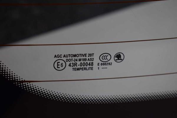 VITRE ARRIERE SKODA FABIA BREAK 2010 - Vue 2